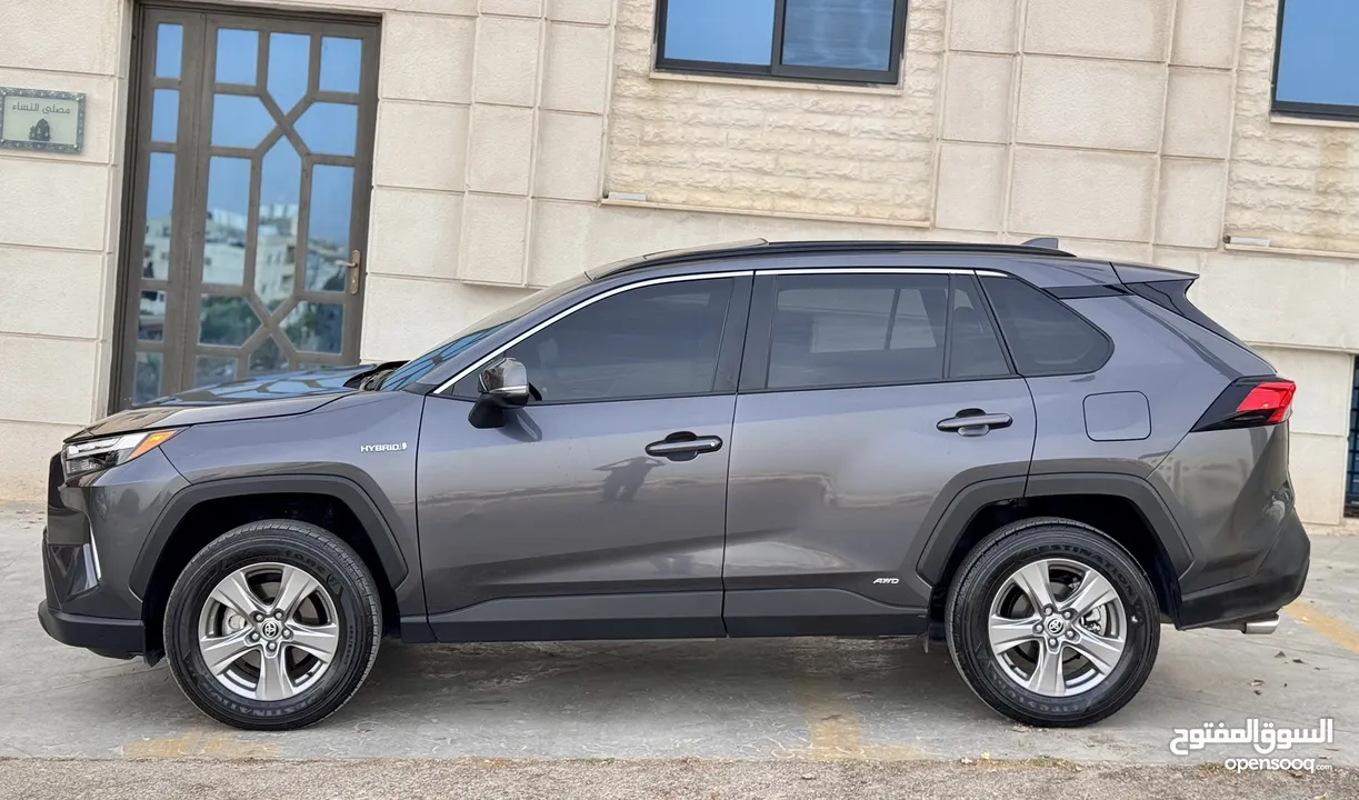 Toyota RAV4 XLE 2024