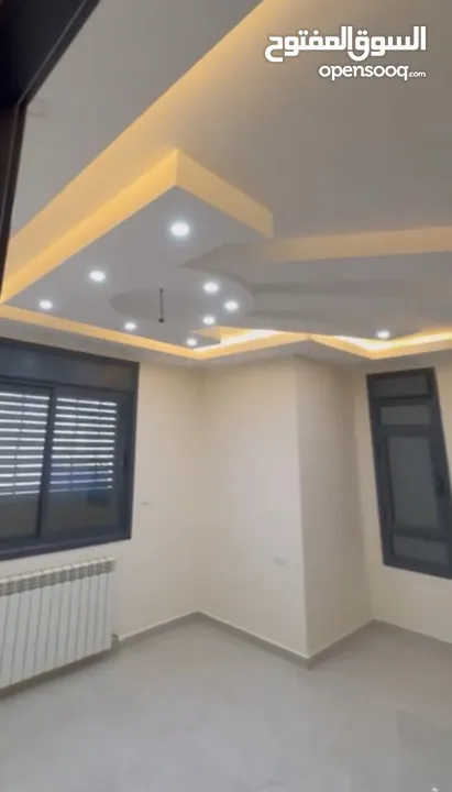 شقة غير مستخدمة عفش وادوات كهربائية جديدة وتدفئة مركزية راكبة مطبخ راكب وسعر مغري للسكن فوراً لجادين