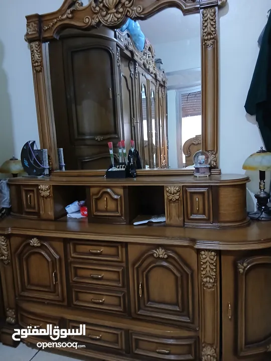 غرفه نوم كبيره ،، خشب زان طبيعي،، تفصيل ممتاز ،، الغرفه شبه جديييده