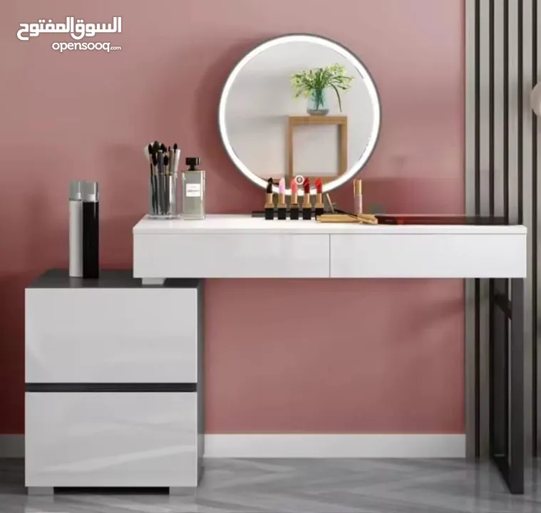 تسريحة مودرن مع خزانة جانبية – لمسة فخامة لغرفتك!  ترتيب وأناقة بمساحة مثالية  تصميم عصري بسيط، يض