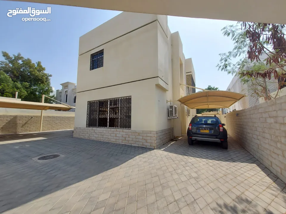 5 Bedrooms Villa for Sale in Madinat Qaboos REF:892R
