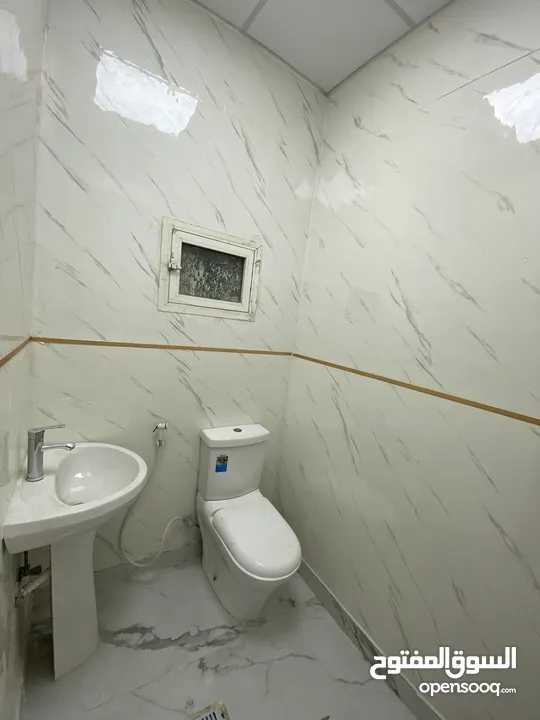 غرفة خاصة حمام داخلي مطبخ مصغر داخل الغرفة مكان هادئ اول ساكن حصرا موظفين وشكرا لتفهمك