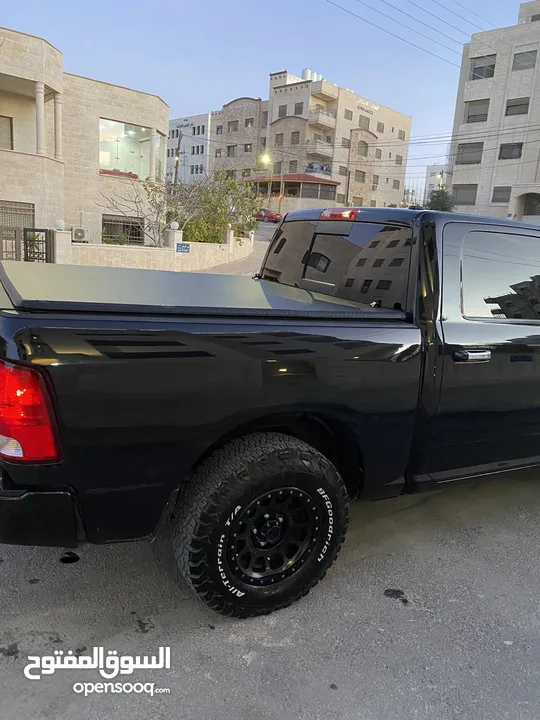 Dodge Ram SLT black edition