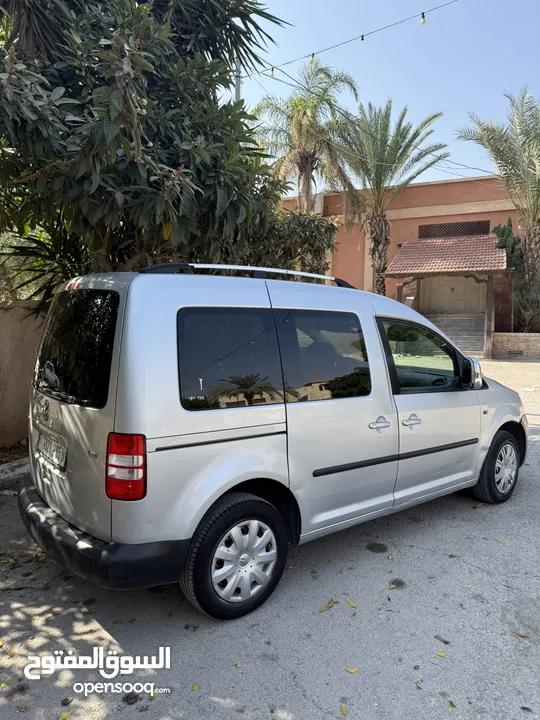 فقط 55 الف كادي 2011 جير عادي 6+1 ترخيص تامين سنة يد اولى اغلبها دهان شركة سيارة استخدام عائلي