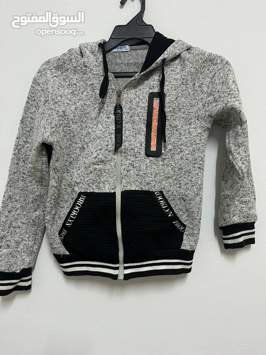 ملابس نسائية مستعمل شبه جديد