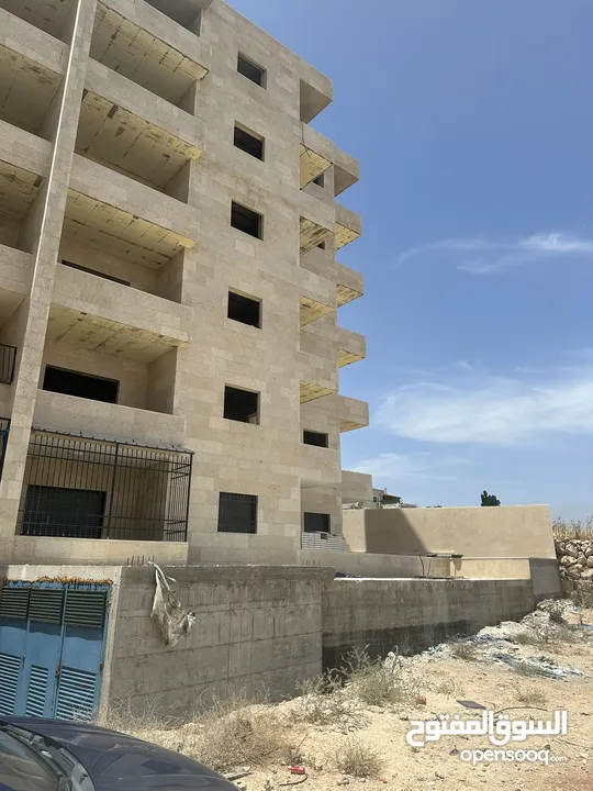 شقة فاخره للبيع  قرب معبر مزموريه  بالتقسيت المباشر بدون بنوك