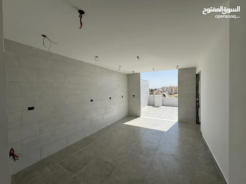 شقة فخمة طابق اخير + مع روف
