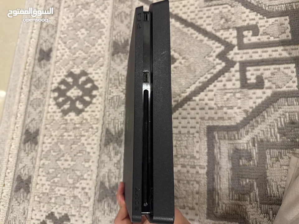 بلايستيشن 4 مستعمل نضيفه وماتشتكي من شي