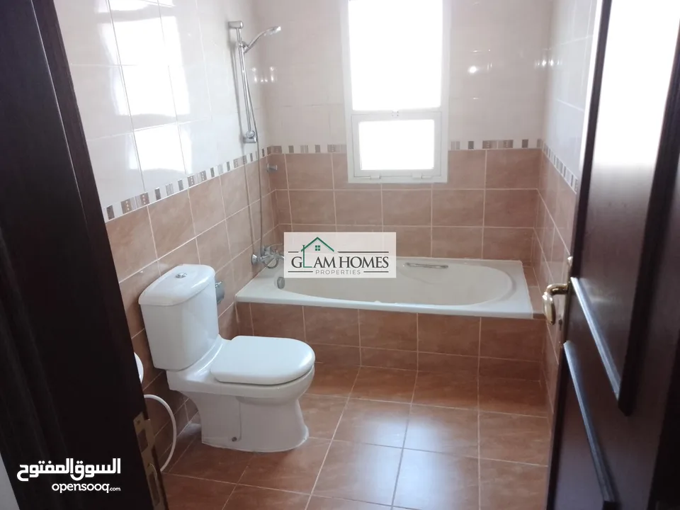 Spacious 4 BR villa for rent in Shatti Al Qurum Ref: 710J