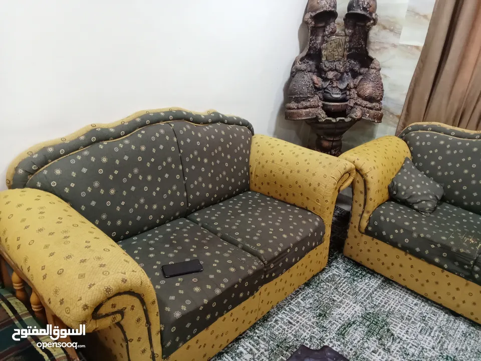طقم كنب للبيع 7 مقاعد بحاله جيده