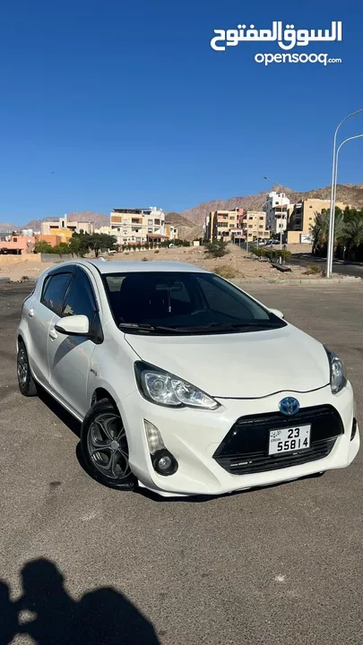 Toyota Prius c 2016