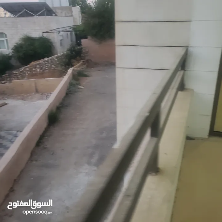 3 شقق باقي من المشروع السلط منطقة اسكان المهندسين شقق سوبر ديلوكس شبه ارضي موقع ممتاز أبراج البلقأ