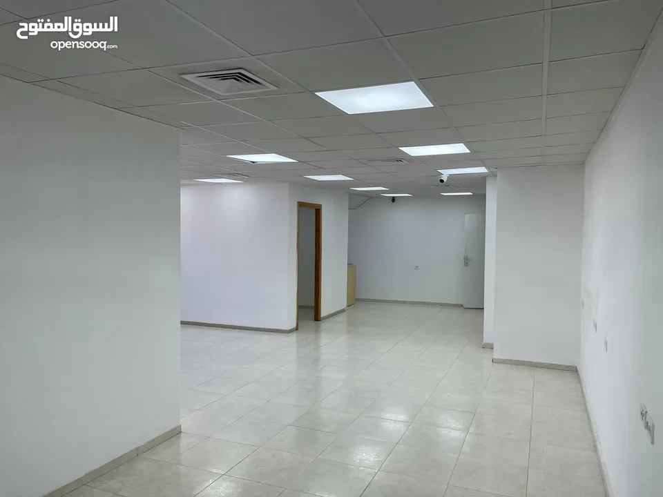مكتب واسع وسط رام الله للايجار