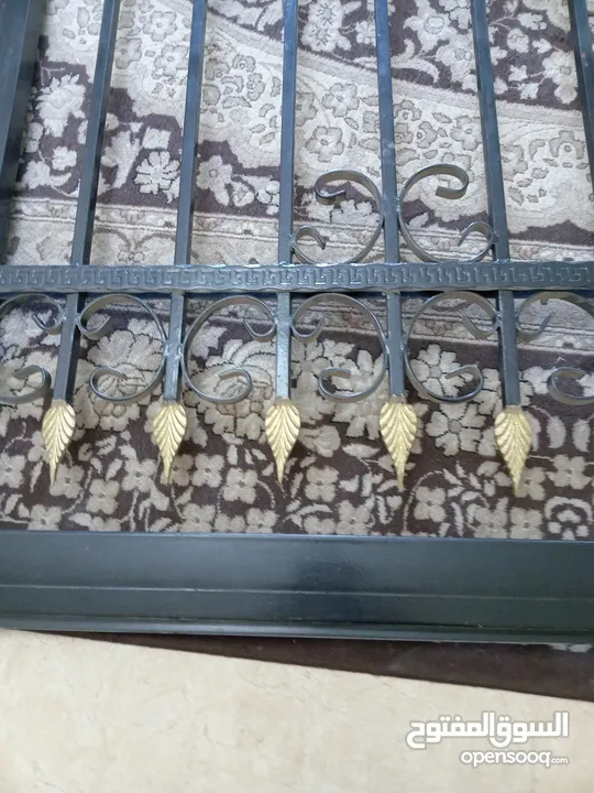 باب حمايه خارجي للمنزل تفصيل بحالة ممتازة جدا حديد صب ثقيل