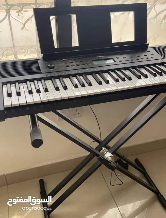 yamaha PSR-E273 piano