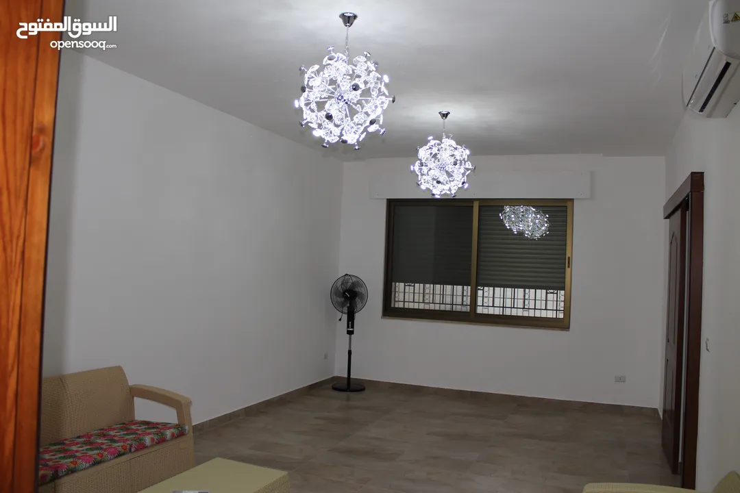 بيع بيت مستقل (فيلا) بالسلط  دعم الغزالات ,ام جوزة، تشطيبات فاخرى، بناء 230م ترسات 400م ,900م ارض