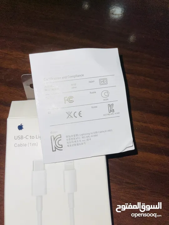 iPhone 12 promax 256 بطارية 87 شاشتو فيها شعر والضهر من عند الكاميرات مشعور الجهاز بحالة ممتازة