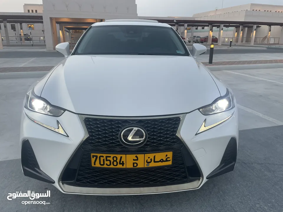 Lexus IS 300 2018 لكزس اي اس نظيفة جداً