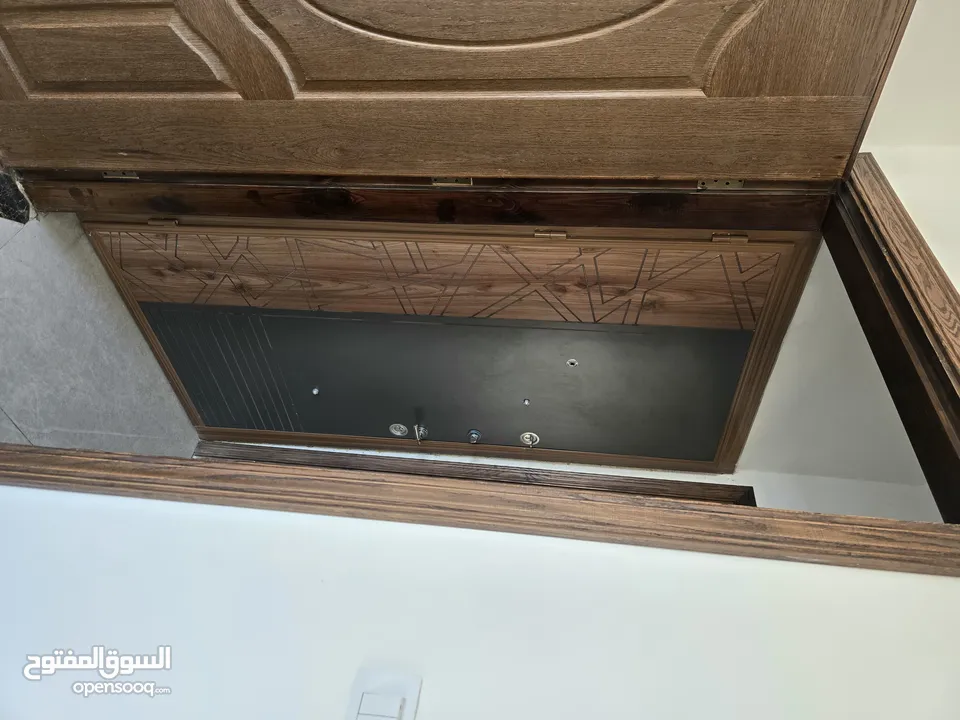 شقة يوبر ديلوكس طابق اخير مع روف مساحة 209 م ابو علندا إسكان الكهرباء