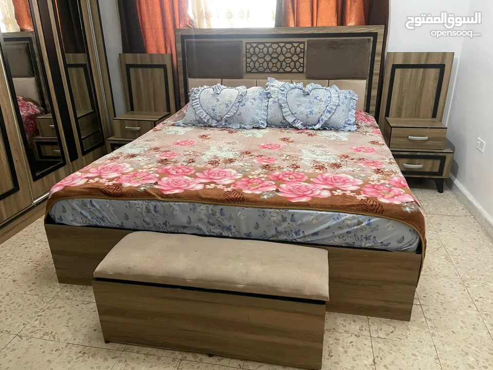غرفة نوم استعمل بسيط خشب لامينت مع اضفات ملحق خزانه وصندوق وملحق تسريحه مع الفرشة جديده السعر400.د