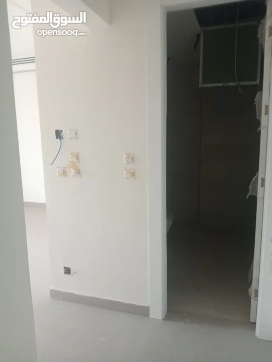 شقه اخير مع روف للبيع في عبدون - ref:14681