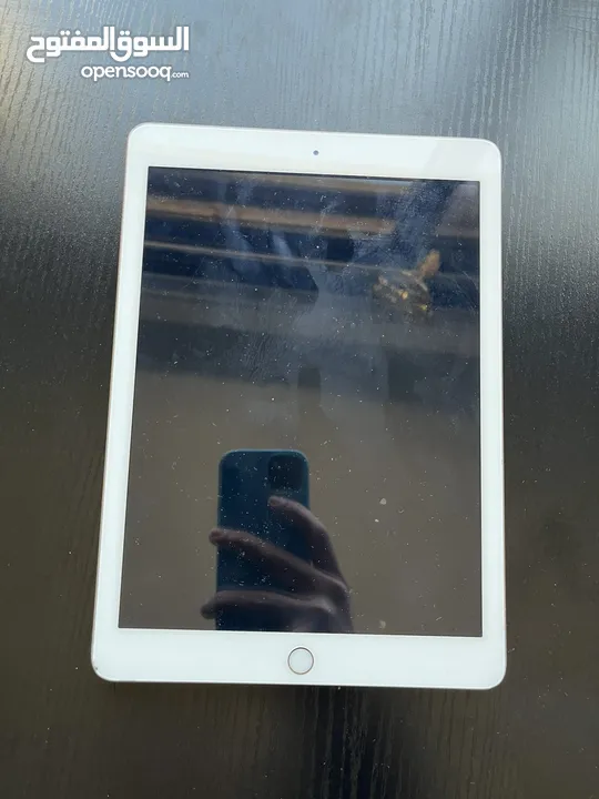 Used iPad 5 good condition I ايباد 5 بحاله ممتازه الجهاز يعمل فقط خدش بسيط على ظهر الجهاز