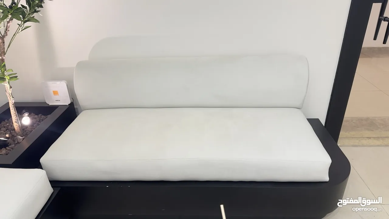 اثاث استراحة ( كورنر انيق جدا مع كاونتر و كرسي)لعيادة او مركز صحي مودرن فاخر جدا و جودة عالية