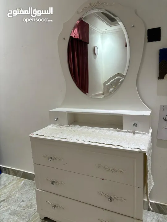 1- سريرين أطفال 2- دولاب 3- تسريحة  Two beds (120*200)+ cabinet with shelves + dressing table
