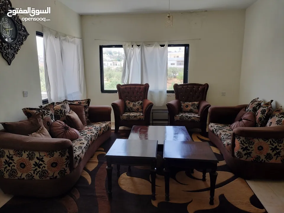 طقم كنب مع طاولات