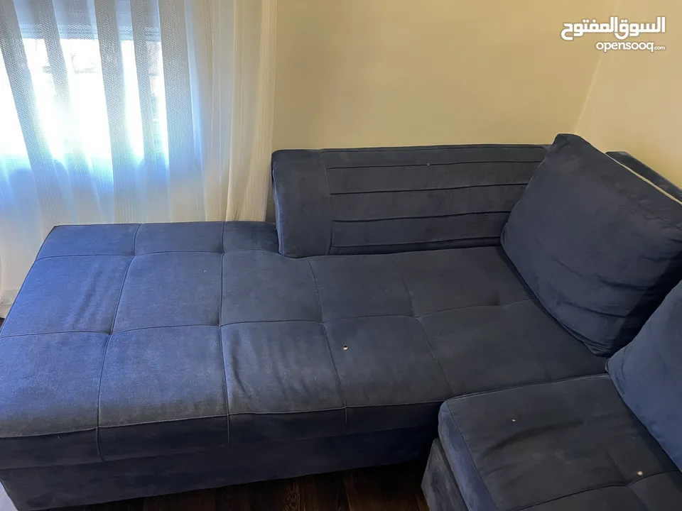 كنب كورنر بفتح تخت  مع كنباي ثنائيه بحاجه الى تنجيد بسعر مغري قابل للتفاوض