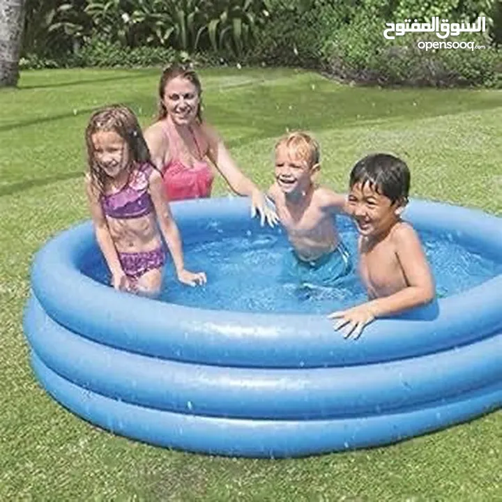 مسبح للاطفال في الاجواء الصيفيه