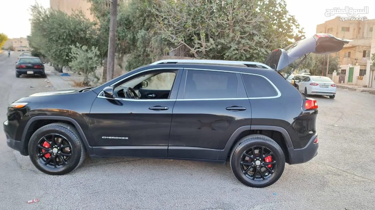 جيب شيروكي 2015 sport & Black Edition  كرت ابيض ماتور اقتصادي