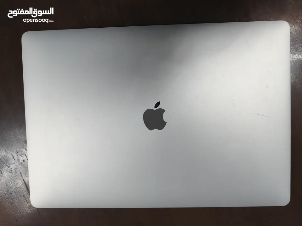 ماك بوك برو 2019 مستعمل في حالة الجديد الشاشة 16 انش i7 core  مع شاحن و حقيبة لابتوب