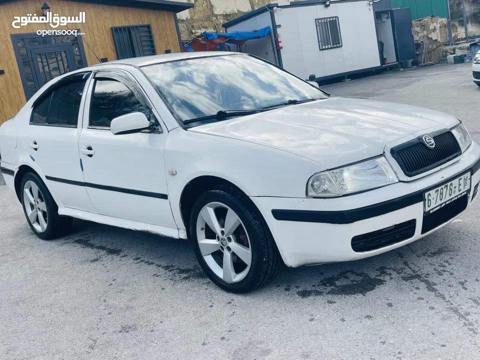 اكتافيا منفوله متور جديد مرخصه مامن موجوده بالخليل