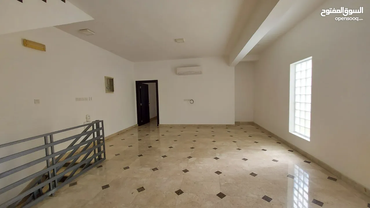 3 Bedrooms Villa for Rent in Qurum REF:1030AR