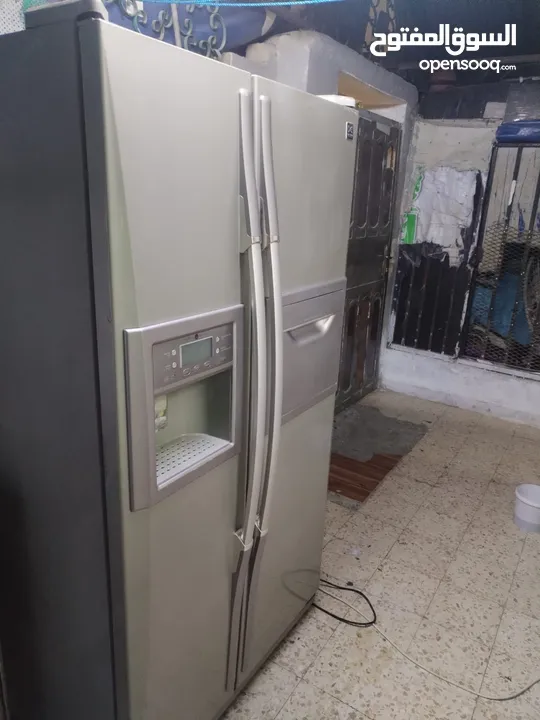 ثلاجه بابين نوع دايو لون سلفر شغاله ع الفحص بصلاه ع النبي للبيع بسعر حرق 150 دينار