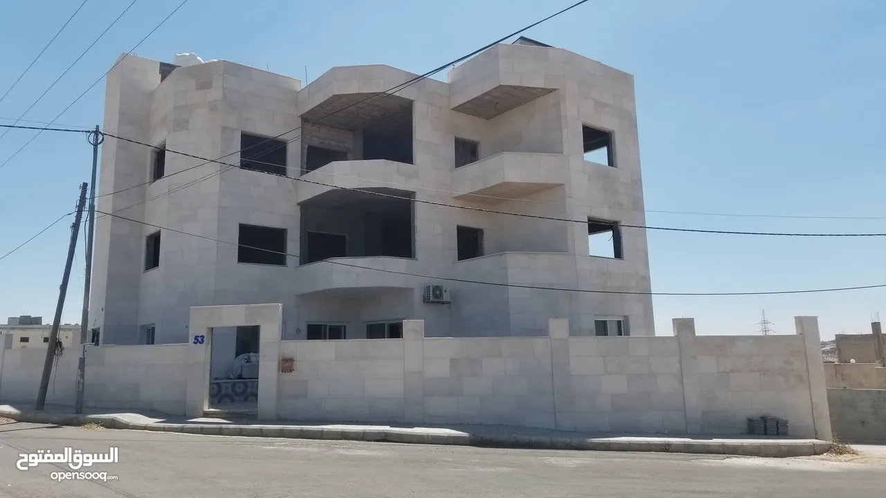 عمارة بتصميم فيلا في اجمل مناطق مرج الحمام قرب ترخيص غرب عمان موقع مميز جدا و ذات اطلاله خلابه