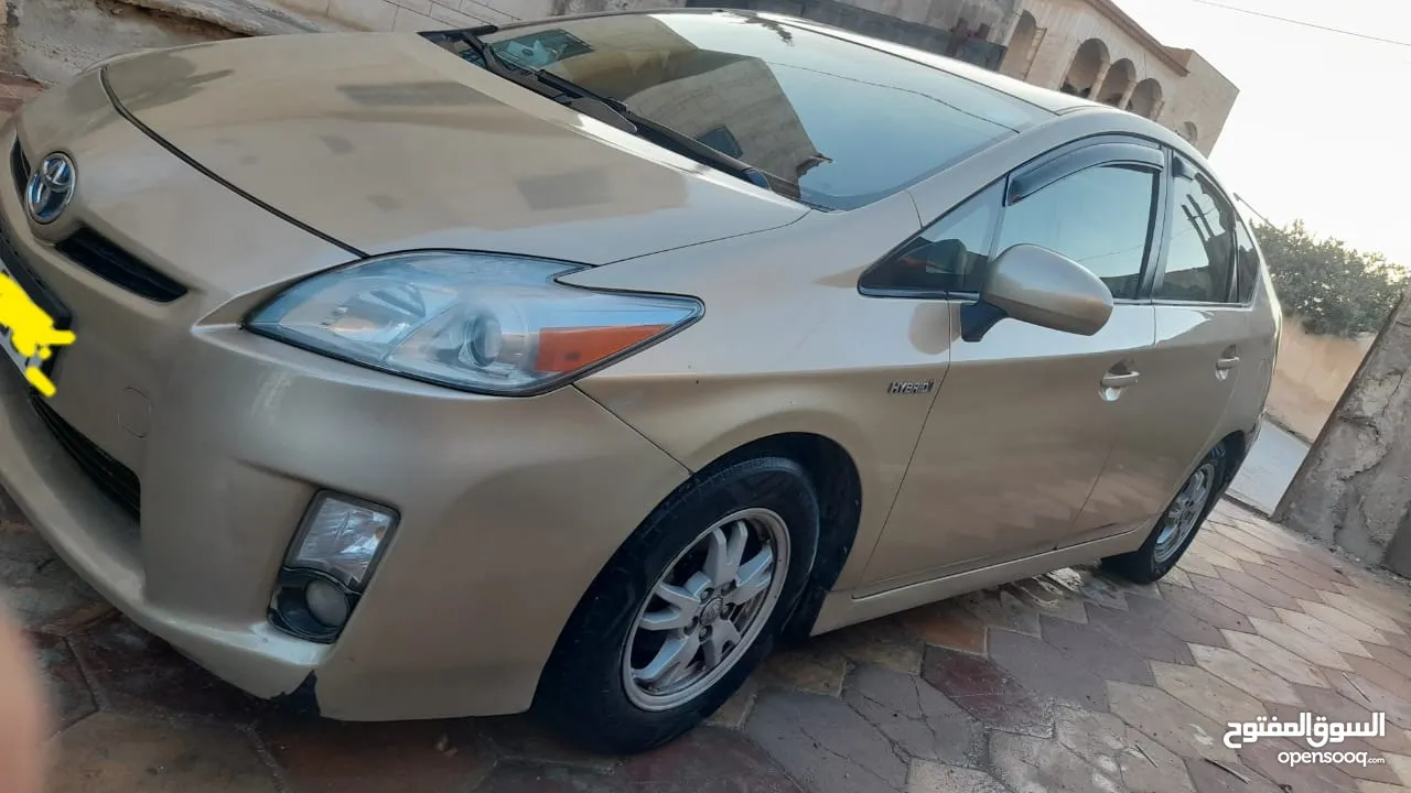 تويوتا بريوس للبيع
