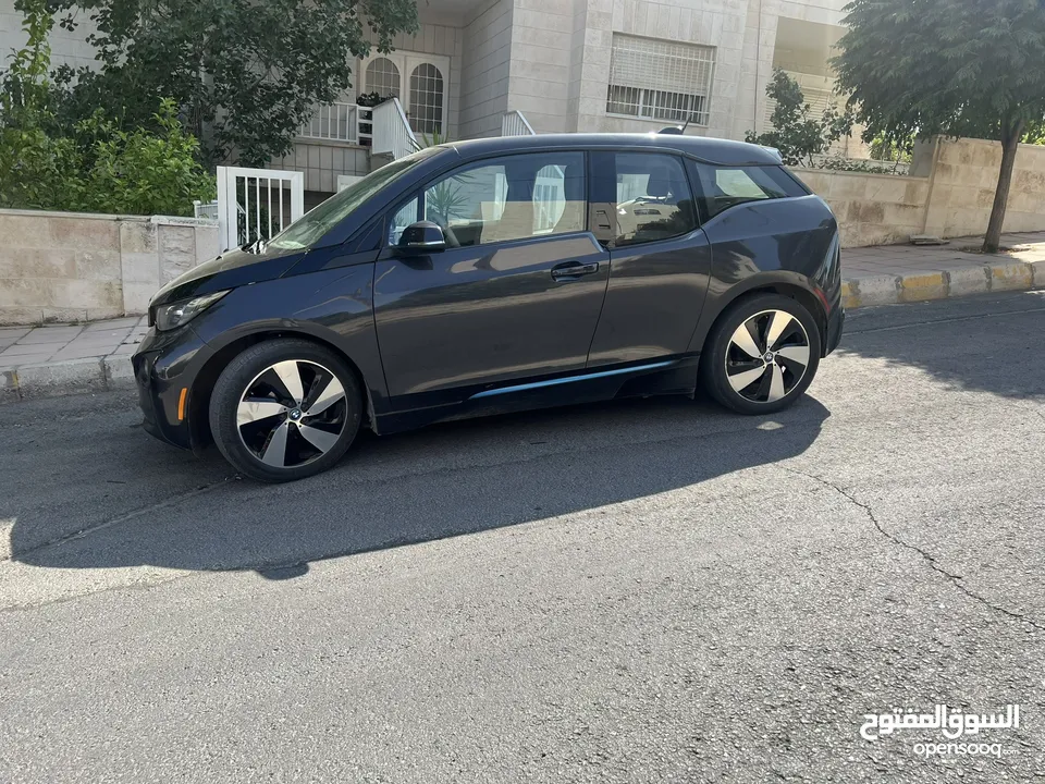 BMW i3 2014 REXسيارة للبيع بحالة ممتازة لون مميز
