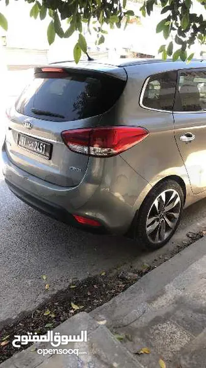 Kia carens