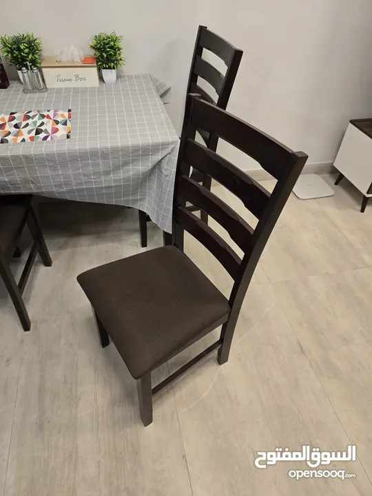 used dining table for sale - with 4 dining chair - 250 AED