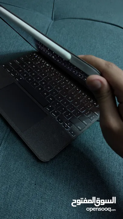 logitech ipad pro keyboard  كيبورد من شركة لوجيتك السويسرية للايباد برو