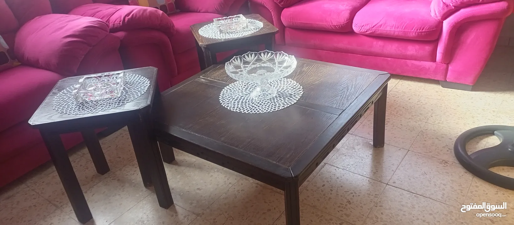 طقم كنب سعودي تفصيل مع طاولات   تفصيل كامل من أ----ي وطاولات تفصيل   كامل...................