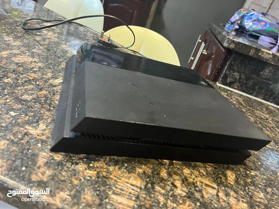 PS4 500GB بحالة ممتازة