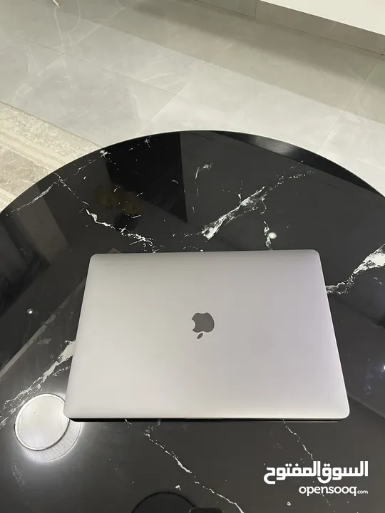 MacBook Pro 2019 (intel i9  32GB RAM)