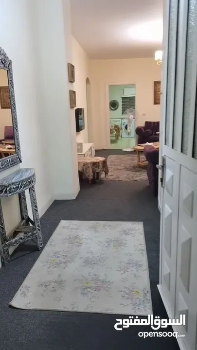 شقه مفروشه ضاحيه الامير حسن طابق ثاني