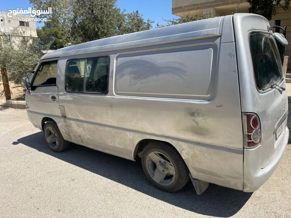 باص هونداي H100 2001 مع الرقم