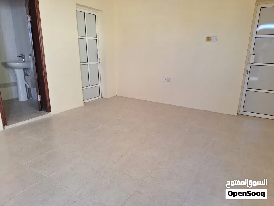 للبيع بيت بالرفاع الشرقي مجدد بالكامل