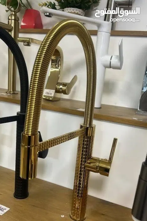 أضف لمسة من الأناقة والعصرية إلى مطبخك مع صنبورنا الجديد!   هل تبحث عن التميز والجودة في آن واحد؟