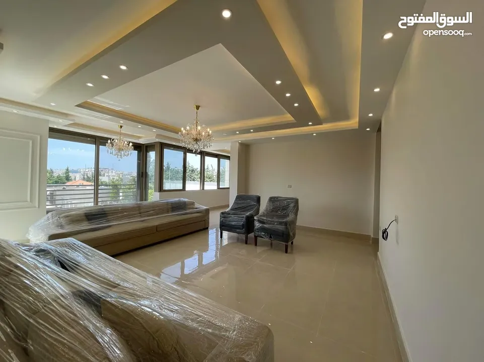 شقة طابقية (سكن خاص) للبيع بإطلالة (بانارومية) وجميلة جداً على السيتي مول وحدائق الحسين وقرب مكة مول